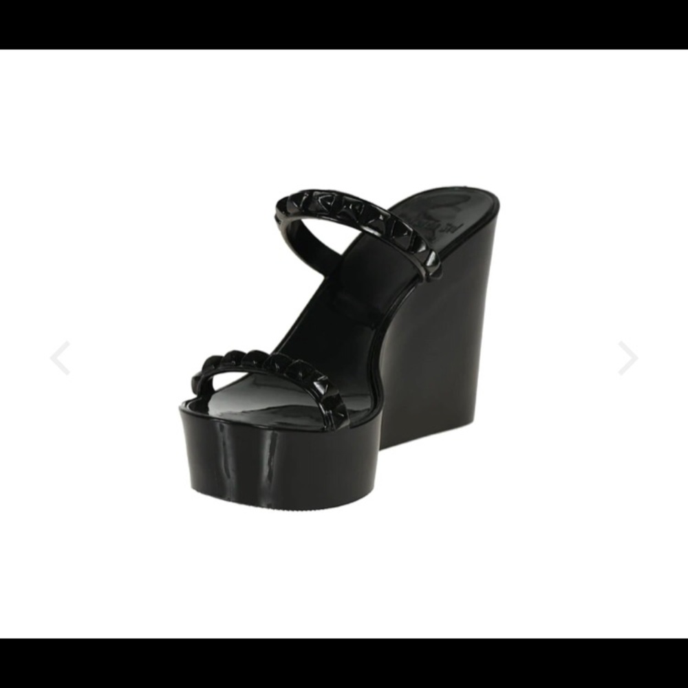 NWOT Carmen Sol Tonino Wedge Size 8